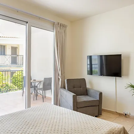 Danaos Seaside 101 With Pool In Tourist Area