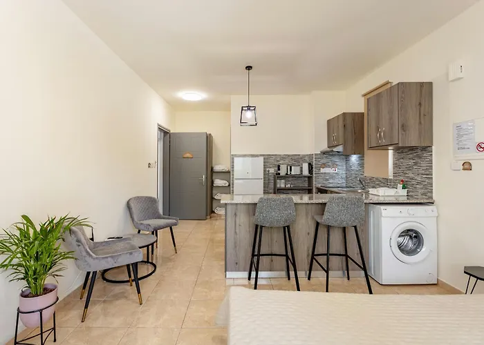 Danaos Seaside 101 With Pool In Tourist Area