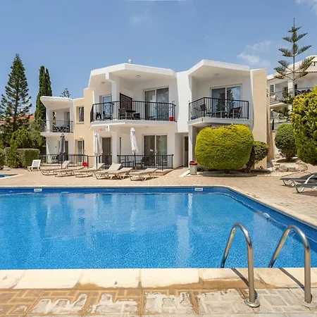 Danaos Seaside 101 With Pool In Tourist Area بافوس